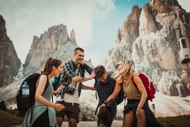 student travel friends